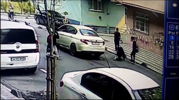 Sultangazi'de Sürücü Unuttu, Çocuk Facianın Önüne Geçti