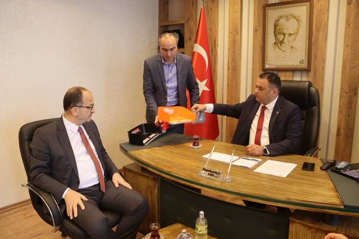 ak-parti-il-baskani-hikmet-ayar-rize-ziraat-odasi-baskani-bunyamin-arslani-ziyaret-etti-3.jpg