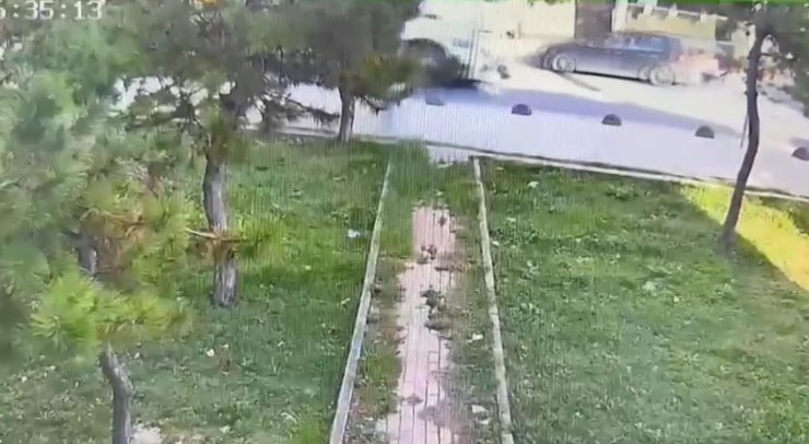 Arnavutköy'de Hafriyat Kamyonunun Altında Kalan Kadın Hayatını Kaybetti