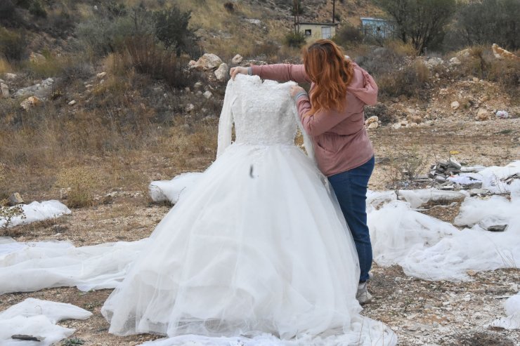 Dere Yakınındaki Arazide 40 Gelinlik