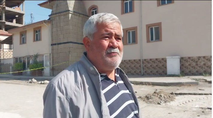 Esnafı Tedirgin Eden, İş Yerinin Duvarında Bulduğu Poşet, Boş Çıktı