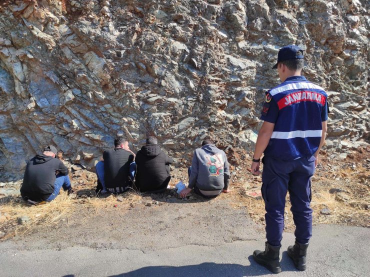 Fethiye'de 68 Kaçak Göçmen İle 2 Organizatör Yakalandı; Kıyıya Bırakılma Anları Kamerada