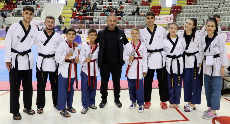 Hataylı Sporculardan Şampiyonada, 'Yıkılmadık, Ayaktayız' Mesajı