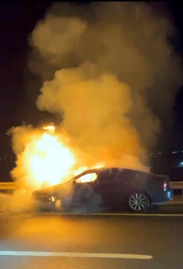 Seyir Halinde Alev Alan Otomobil Yandı