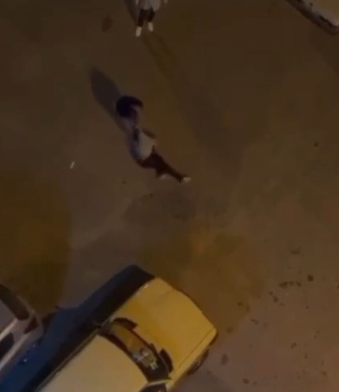 Uyuşturucu Sattığı İddiasıyla Dövülüp, Sürüklenerek Sokaklarda Dolaştırıldı