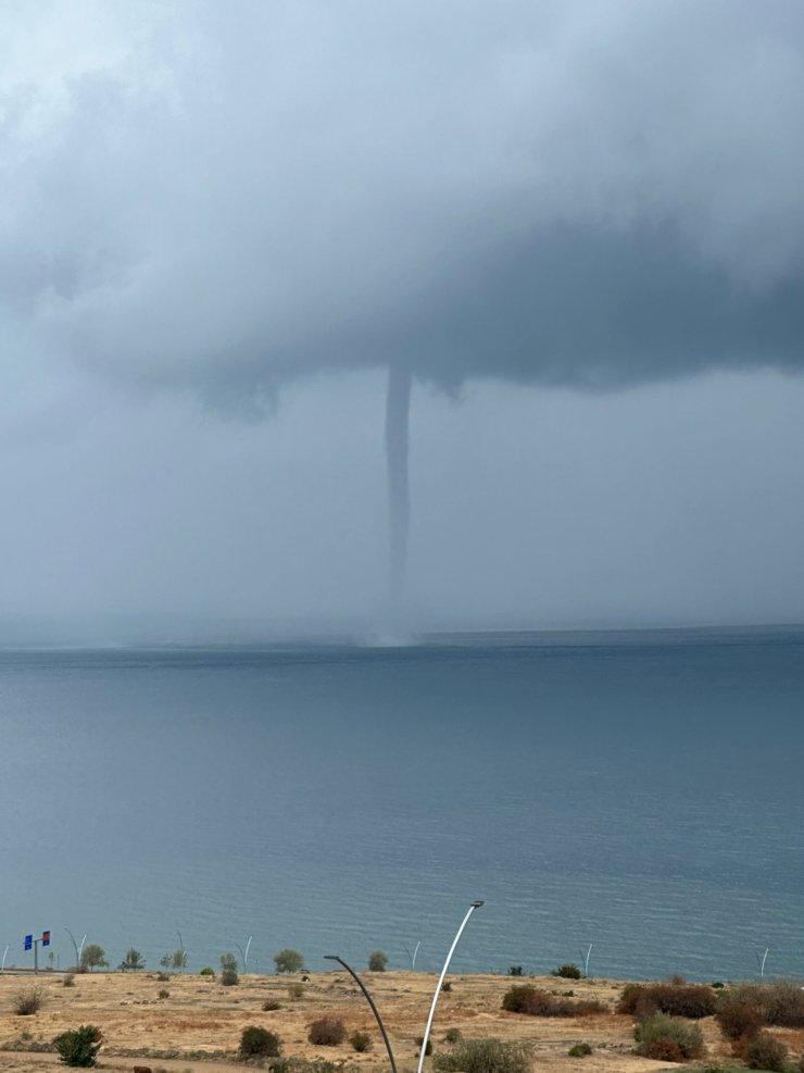 Van Gölü'ndeki Hortum Kamerada