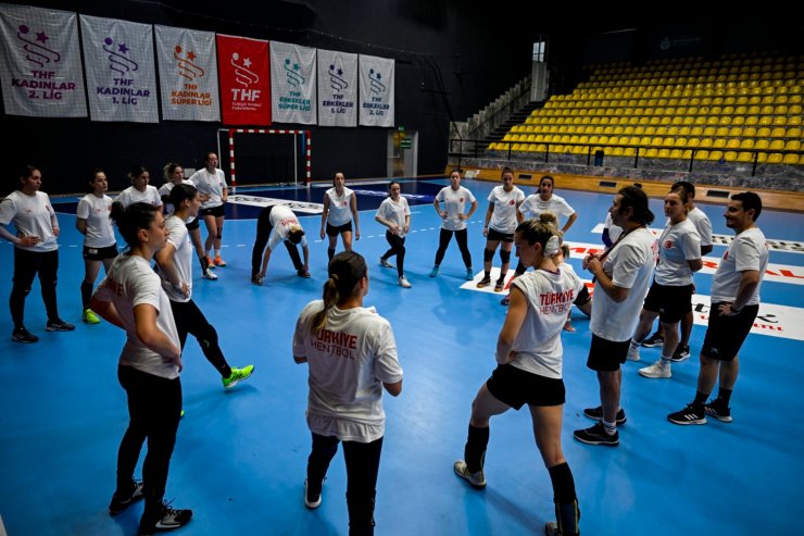 A Milli Kadın Hentbol Takımı, Karadağ Ve Sırbistan Maçları Hazırlıklarına Başladı