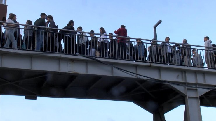 Beşyol Metrobüs Üstgeçidinde Yenileme Çalışması Yoğunluğu