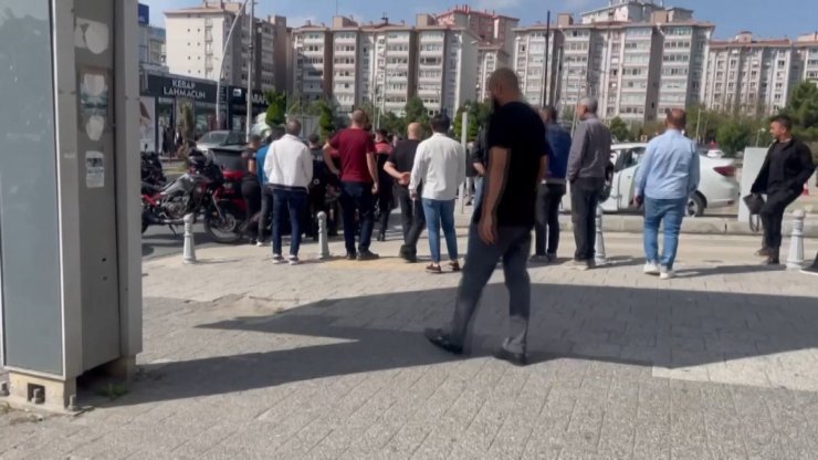 Beylikdüzü'nde Otopark Kapısı Açılmadı Diye Havaya Ateş Açtı