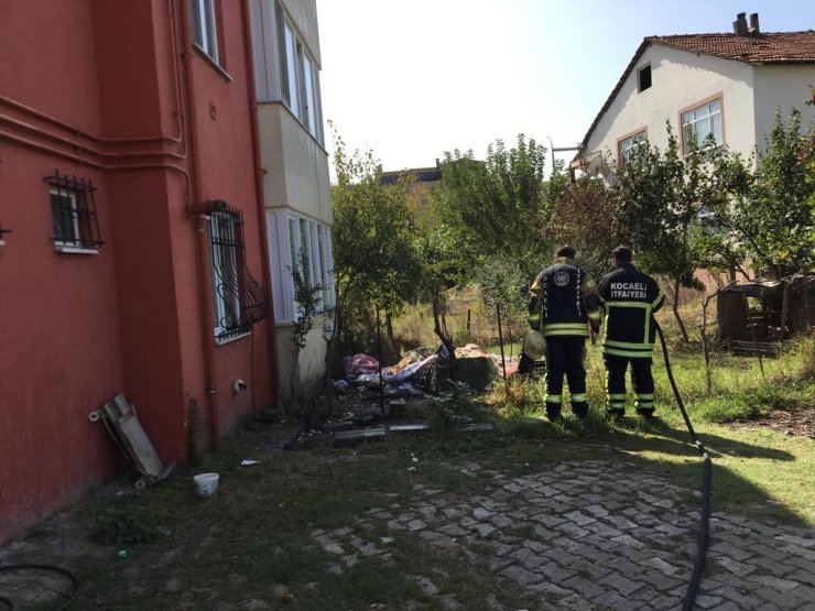 Bulaşık Makinesinden Çıkan Yangında Evin Mutfağı Kullanılamaz Hale Geldi