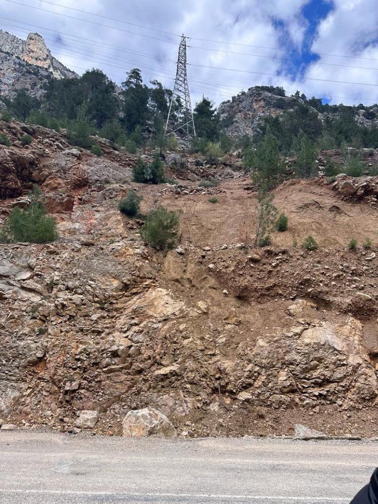 Kaya Düşmesiyle 4 Öğretmenin Ölümünde Elektrik Dağıtım Şirketi Ve Karayolları Asli Kusurlu