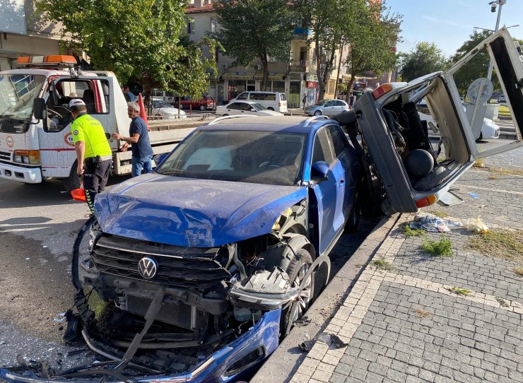 Kayseri’de Otomobiller Çarpıştı: 2 Yaralı