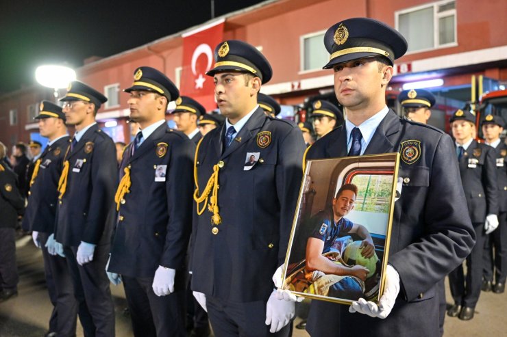 Yangında Ölen İtfaiyecinin Oksijen Tüpü Bitmiş