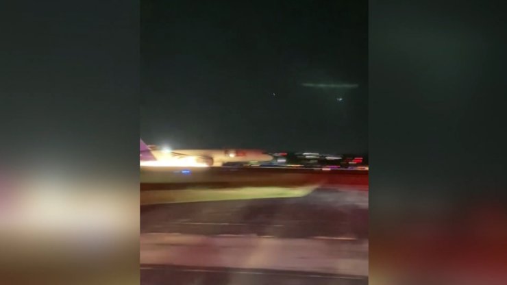 Abd’de İniş Takımı Arıza Yapan Uçak, Gövdesi Üzerine İniş Yaptı