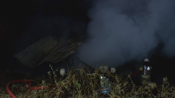 Avcılar'da, Restoranda Çıkan Yangın Korkuttu