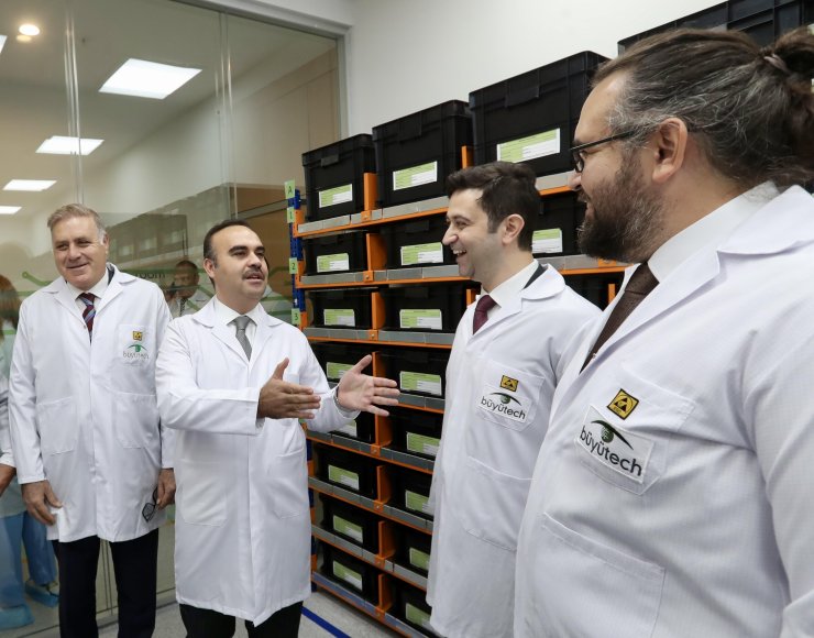 Bakan Kacır: Türkiye Bu Kez Devrimin Seyircisi Değil, Öncüsü