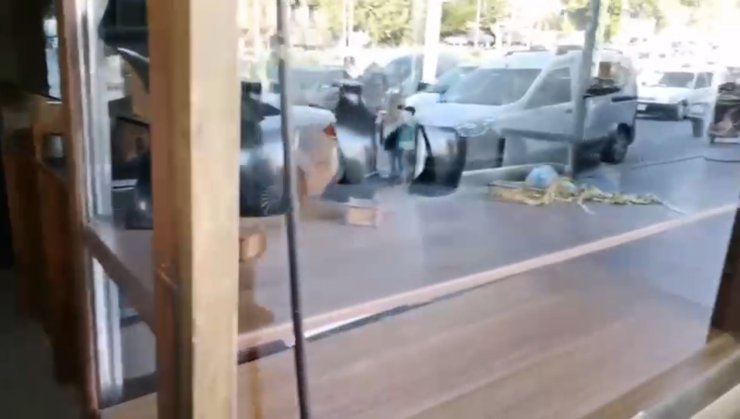 Duvarı Delerek Girdikleri Kuyumcudan 3 Kilo Altın Çaldılar