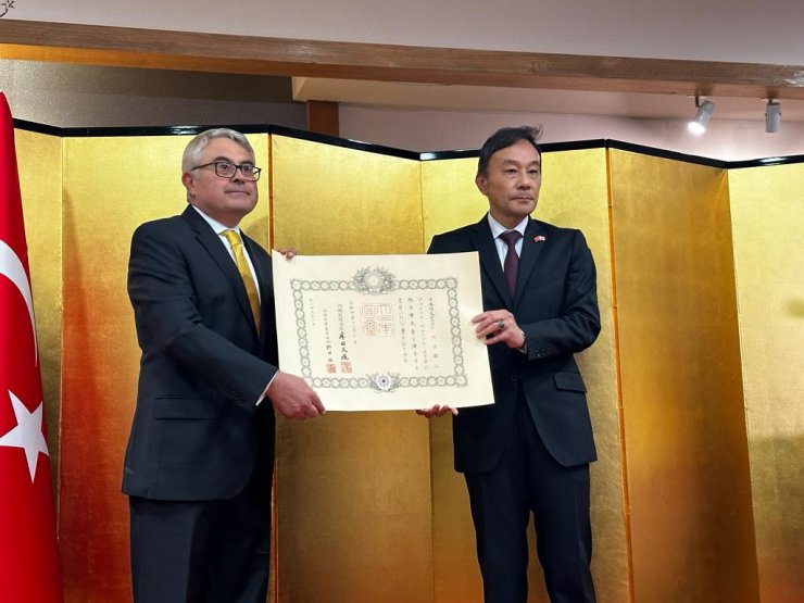 Japonya'dan Eski Tokyo Büyükelçisi Meriç'e Nişan Takdimi