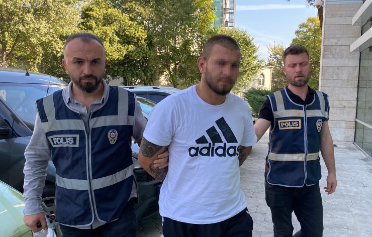 Tüfekle Evine Ateş Açan Arkadaşını Tabancayla Yaraladı