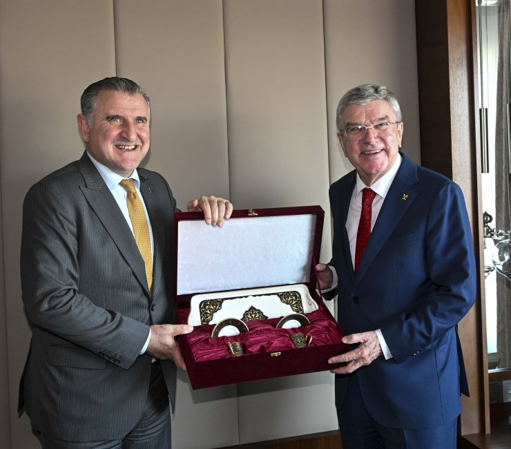 Bakan Bak, Uluslararası Olimpiyat Komitesi Başkanı Thomas Bach İle Görüştü