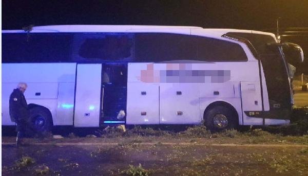 Kayseri'de Yolcu Otobüsü Direğe Çarptı: 15 Yaralı