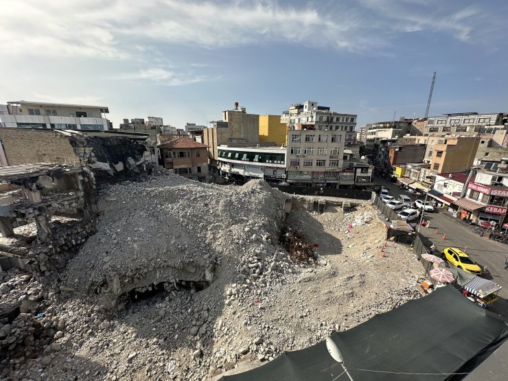 Vakıflar Sarayı Yıkıldı, Enkazı Kaldı