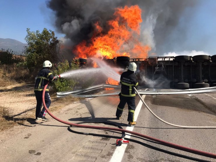 Devrildikten Sonra Alev Alan Tır'ın Şoförü Öldü