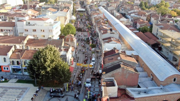 Edirne'de 1 Ton Ciğer Dağıtıldı, Vatandaşlar Metrelerce Kuyrukta Bekledi