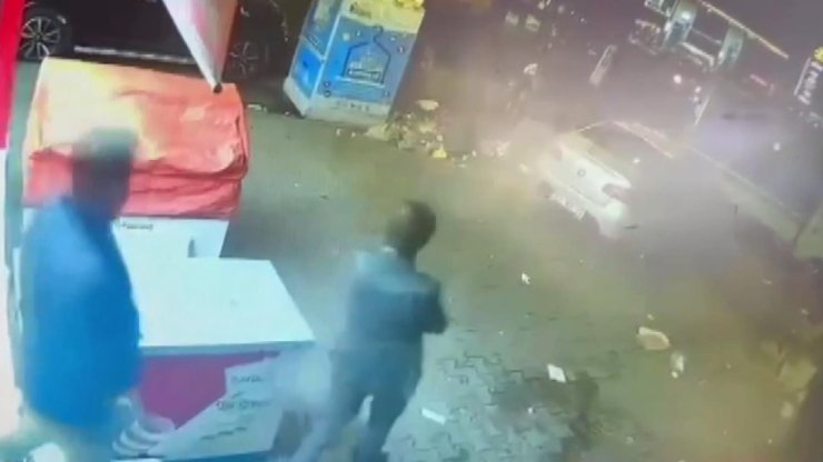 Esenler'de Esnafa 'Ne Bakıyorsun' Diyerek Bıçakla Saldırdı