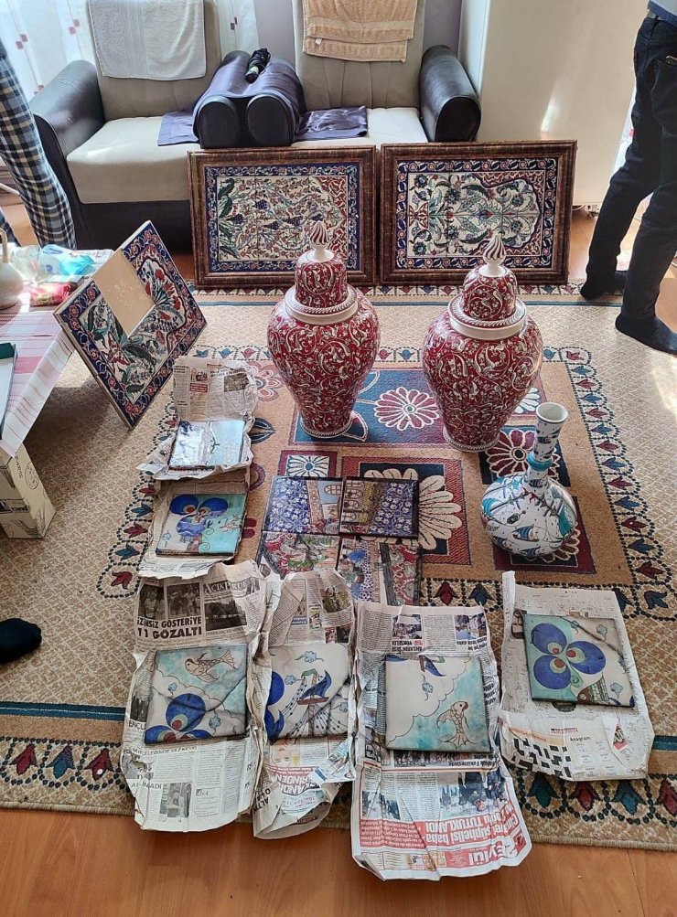 Eskişehir'de Değeri 400 Bin Dolar Olan Osmanlı Eserleri Ele Geçirildi