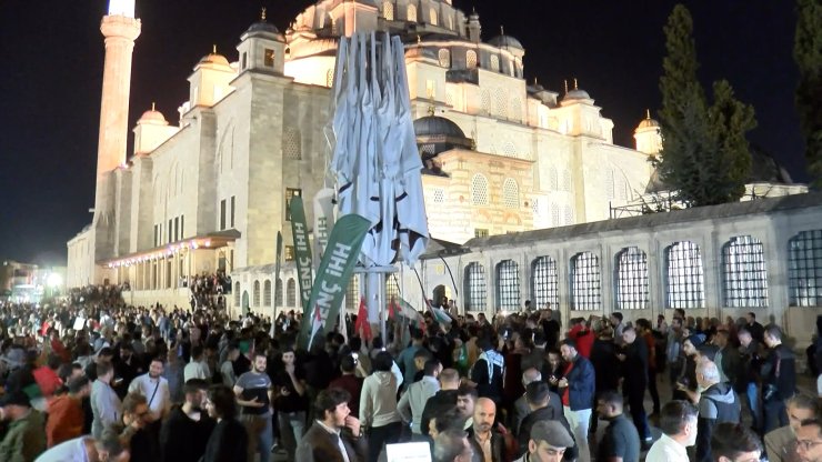 Fatih'te Binlerce Kişi Filistin'e Destek İçin Buluştu