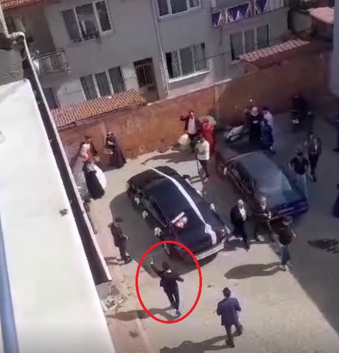Gelin Çıkarma Sırasında Havaya Ateş Etti, Gözaltına Alındı