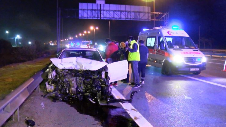 Pendik'te İki Otomobil Çarpıştı: 2 Yaralı