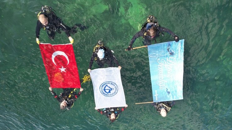 Büyükada'da Deniz Dip Temizliği Yapıldı