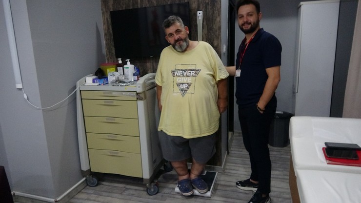 gecirdigi-trafik-kazasi-sonrasi-tedavi-surecinde-191-kiloya-ulasti-ardindan-obezite-tedavisi-ile-2-ayda-32-kilo-verdi-3.jpg