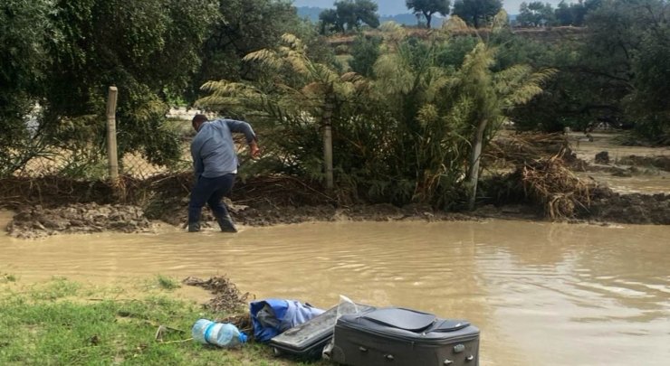 Hatay'da Şiddetli Yağış Sele Dönüştü, Tarım Arazileri Zarar Gördü