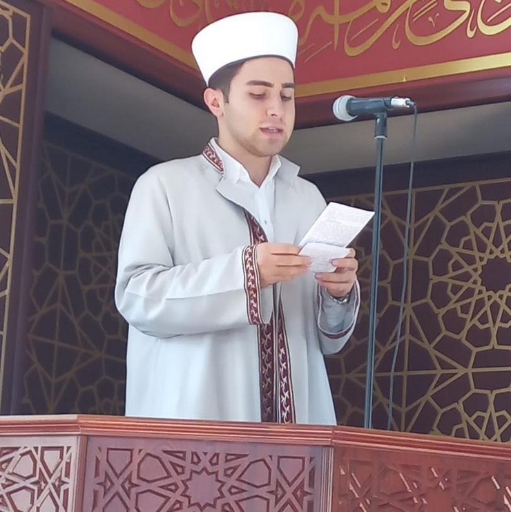 rizede-ilahiyat-fakultesi-ve-imam-hatip-lisesi-ogrencileri-farkli-camilerde-hutbe-verip-namaz-kildirdi-4.jpg