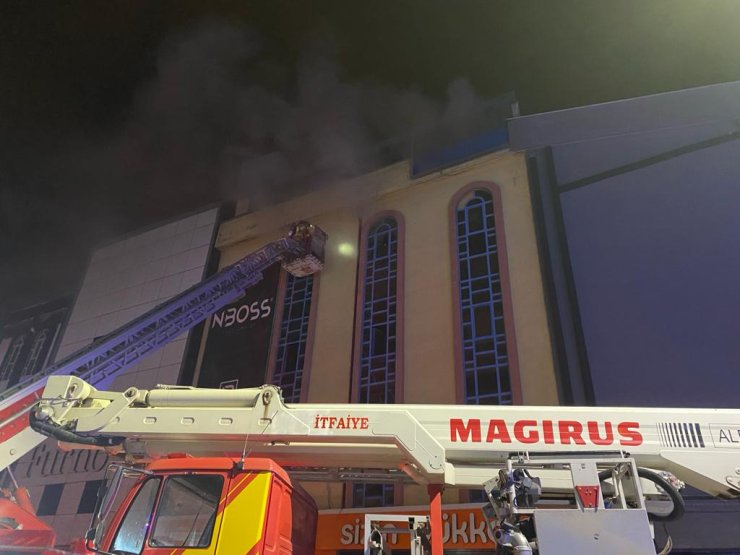 İnegöl'de Mobilya İmalathanesinde Çıkan Yangın Söndürüldü
