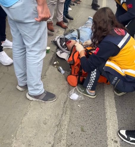 Başakşehir'de Kapısı Açık Giden Yolcu Minibüsünden Düşen Bir Kişi Ağır Yaralandı