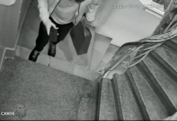 Fatih'te 40 Bin Euro Değerindeki Saati Böyle Çaldılar