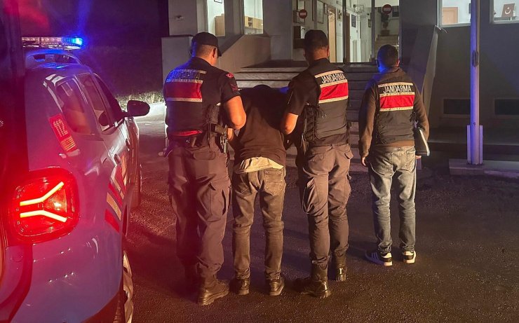 'Jandarmayım' Yalanı İle Dolandırdı, Kaçarken Otobüste Yakalandı