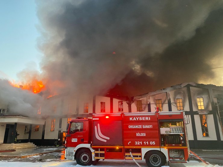Kayseri'de Mobilya Fabrikasında Yangın-1