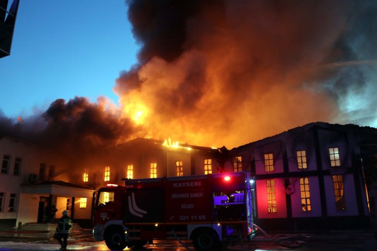 Kayseri'de Mobilya Fabrikasında Yangın-2