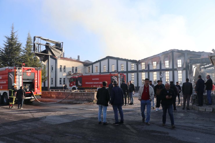 Kayseri'de Mobilya Fabrikasında Yangın (3)