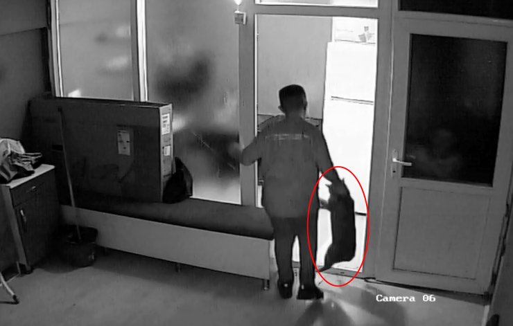 Kediyi Tekmeleyip Darbeden Berber Çırağı Serbest