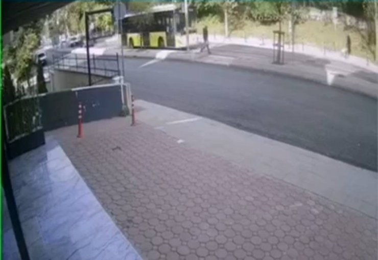 Pendik'te İett Otobüsünün Çarptığı Yaya Yaralandı