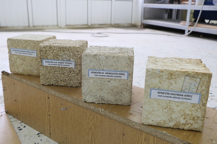 samsun-ondokuz-mayis-universitesi-omu-muhendislik-fakultesinde-kenevir-bitkisinin-saplarindan-binalarda-kullanilmak-uzere-yapi-malzemesi-uretildi-1.jpg