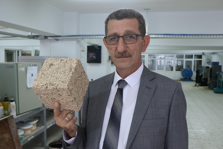 samsun-ondokuz-mayis-universitesi-omu-muhendislik-fakultesinde-kenevir-bitkisinin-saplarindan-binalarda-kullanilmak-uzere-yapi-malzemesi-uretildi-6.jpg