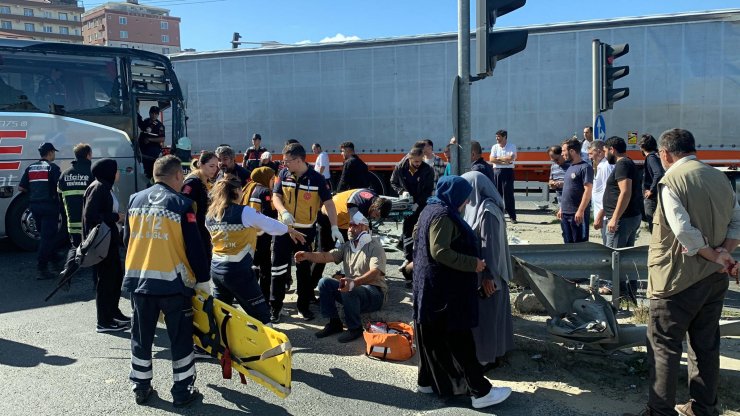 Tekirdağ'da, Yolcu Otobüsü İle Tır Çarpıştı: 3 Yaralı