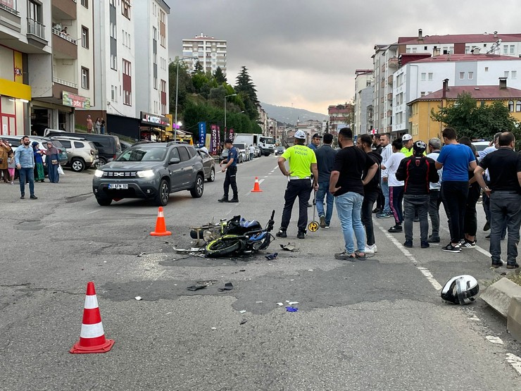 trabzonda-arkadasinin-kullandigi-motosiklete-kasksiz-binen-onur-kurt-18-surucu-kursuna-ait-otomobilin-carpmasiyla-yaralandi-yogun-bakim-unitesinde-11-gundur-tedavisi-suren-kurt-dun-aksam-hayatini-kayb.jpg